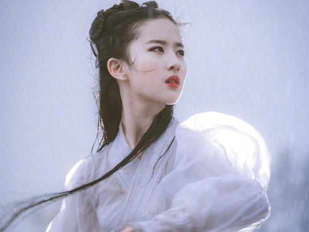 Nhan sắc mỹ nữ lồng tiếng cho Tôn Lệ ở Chân Hoàn Truyện: Tham gia gần 300 phim, còn hợp tác với Lưu Diệc Phi lẫn Dương Mịch - Ảnh 4.