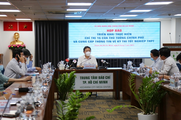 TP.HCM họp báo trước giờ giãn cách xã hội: Cấm dịch vụ ăn uống bán mang về, phát cơm từ thiện không quá 2 người - Ảnh 1. TP.HCM họp báo trước giờ giãn cách xã hội: Cấm dịch vụ ăn uống bán mang về, phát cơm từ thiện không quá 2 người - Ảnh 1.