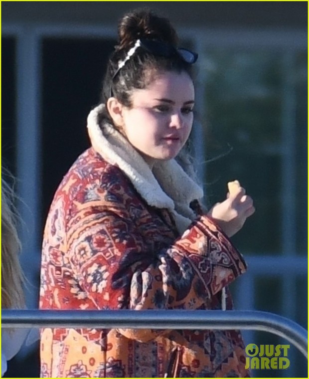 Selena Gomez gây sốc với ngoại hình phát tướng nhưng lí do đằng sau lại khiến người hâm mộ hoang mang lo lắng - Ảnh 4.