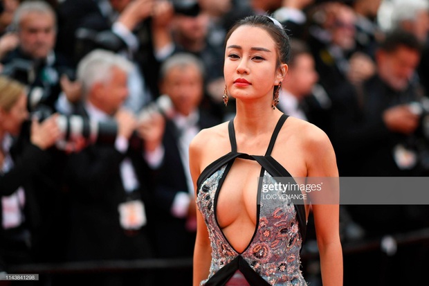 Những màn hở thảm họa nhất lịch sử Cannes: Dàn mỹ nhân bất chấp phô body 100% lộ thiên, Ngọc Trinh gây sốc cả Vbiz năm 2019 - Ảnh 10.