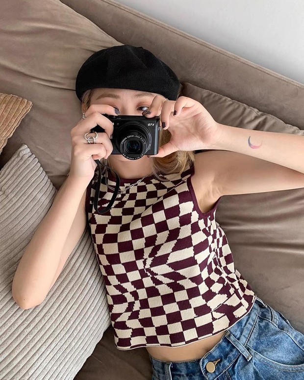 Jennie diện tank top hơn 7 triệu khó đu theo quá, chi bằng chị em tia mấy kiểu tương tự giá chỉ vài trăm này - Ảnh 9.