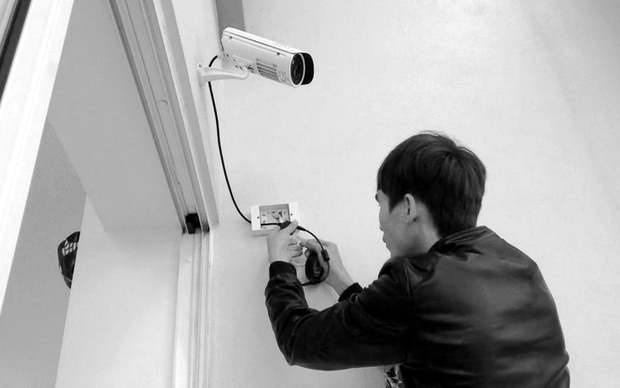 Hàng loạt clip nóng bị tung lên mạng, cảnh báo hiểm họa từ việc lắp camera trong phòng ngủ - Ảnh 1.