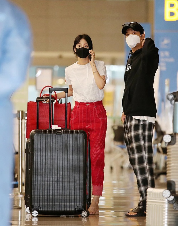 Han Ye Seul chính thức lộ diện cùng bạn trai bị đồn là trai bao, gây nổ sân bay với visual đỉnh cả đôi mặc phốt bán dâm - Ảnh 4.
