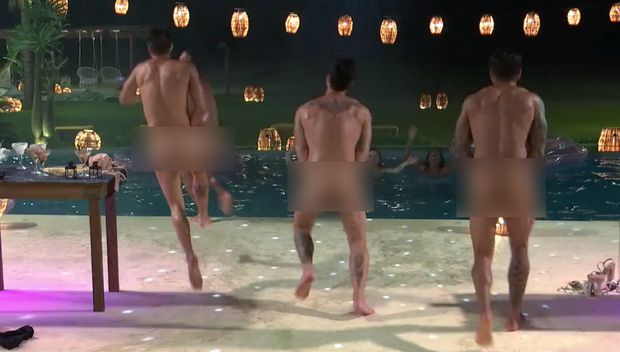 Too Hot To Handle Brazil gây choáng với đủ kiểu phá luật: Sex 5 lần 1 đêm, hôn đồng giới đến tắm tiên tập thể! - Ảnh 1.