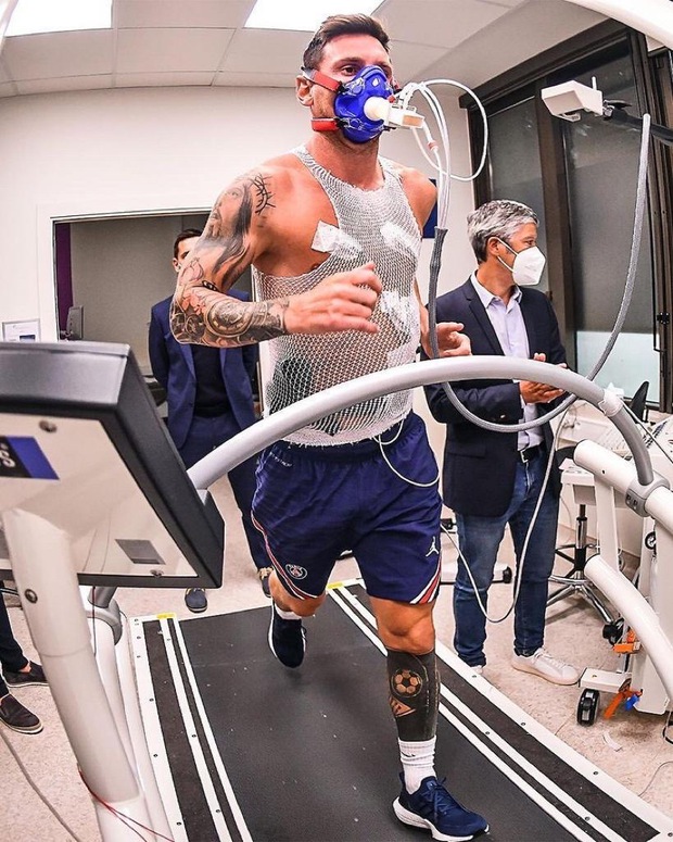 Hình ảnh chưa ai có thể quen: Messi chính thức ra mắt trong màu áo PSG, lựa chọn số đeo không ai ngờ - Ảnh 5.