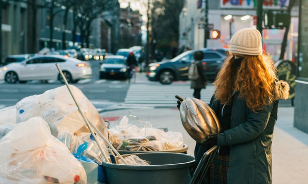 Nổi tiếng vì chuyên bới rác để tìm đồ ăn, cô gái lột trần sự thật về sự lãng phí của các chuỗi cửa hàng nổi tiếng - Ảnh 4.