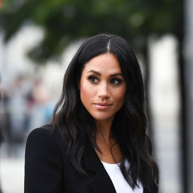 Phản ứng của Meghan khi bị cựu Tổng thống Mỹ đối xử phũ phàng, không mời dự sinh nhật - Ảnh 2.