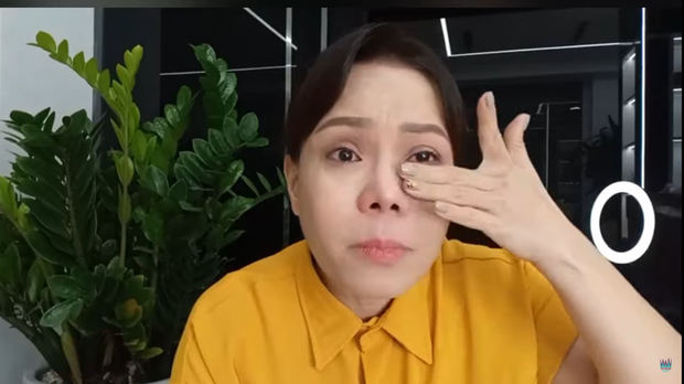 Việt Hương bật khóc: Tôi phải lên tiếng, không thể chịu được nữa rồi - Ảnh 4. Việt Hương bật khóc: Tôi phải lên tiếng, không thể chịu được nữa rồi - Ảnh 4.