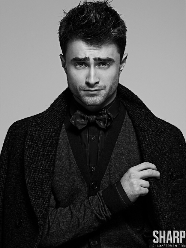 Hết hồn nhìn Daniel Radcliffe nhún nhảy trong bộ đồ da bóng lộn, cắt xẻ phơi bày vòng 3: Harry Potter ngày nào đây ư? - Ảnh 10.