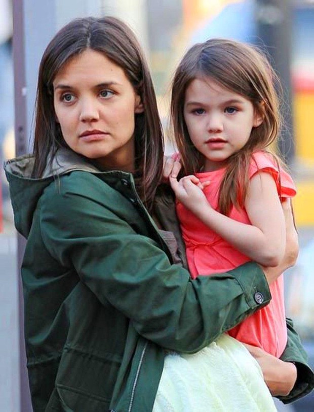 Suri Cruise: Ái nữ gia thế khủng hot nhất Hollywood hóa công chúa bị Tom Cruise bỏ rơi 9 năm, màn dậy thì khiến bao người á ố - Ảnh 13.