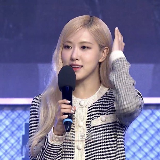 BLACKPINK đại náo sự kiện PUBG: Từ sang chảnh hóa bánh bèo xinh xỉu, nhưng sao cả 4 lộ cẳng chân chẳng đẹp như mơ thế này - Ảnh 12. BLACKPINK đại náo sự kiện PUBG: Từ sang chảnh hóa bánh bèo xinh xỉu, nhưng sao cả 4 lộ cẳng chân chẳng đẹp như mơ thế này - Ảnh 12.