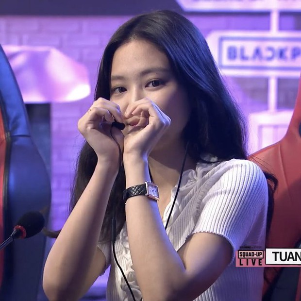 BLACKPINK đại náo sự kiện PUBG: Từ sang chảnh hóa bánh bèo xinh xỉu, nhưng sao cả 4 lộ cẳng chân chẳng đẹp như mơ thế này - Ảnh 8. BLACKPINK đại náo sự kiện PUBG: Từ sang chảnh hóa bánh bèo xinh xỉu, nhưng sao cả 4 lộ cẳng chân chẳng đẹp như mơ thế này - Ảnh 8.