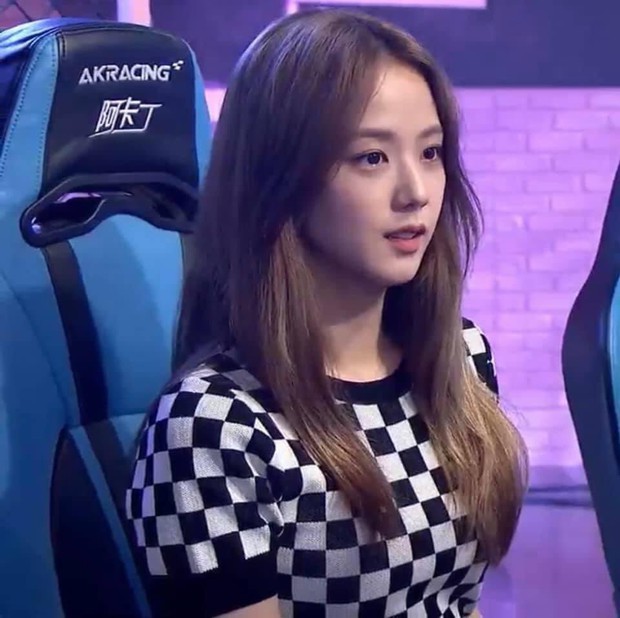 BLACKPINK đại náo sự kiện PUBG: Từ sang chảnh hóa bánh bèo xinh xỉu, nhưng sao cả 4 lộ cẳng chân chẳng đẹp như mơ thế này - Ảnh 11. BLACKPINK đại náo sự kiện PUBG: Từ sang chảnh hóa bánh bèo xinh xỉu, nhưng sao cả 4 lộ cẳng chân chẳng đẹp như mơ thế này - Ảnh 11.
