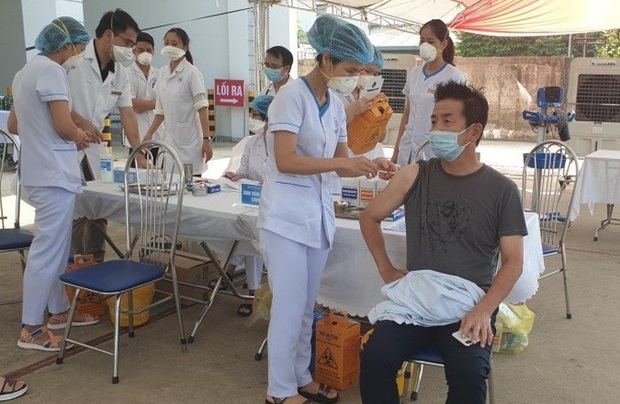 Hơn 110.000 người lao động ở Hải Phòng đăng ký tiêm vắc-xin Sinopharm - Ảnh 1.