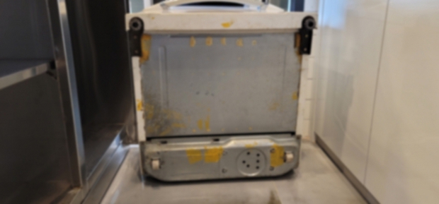 Mua chiếc tủ lạnh cũ, thanh niên ngớ người phát hiện bí mật “phát tài” không tưởng, dân mạng lũ lượt bắt chước kiểm tra theo thử vận may - Ảnh 2.