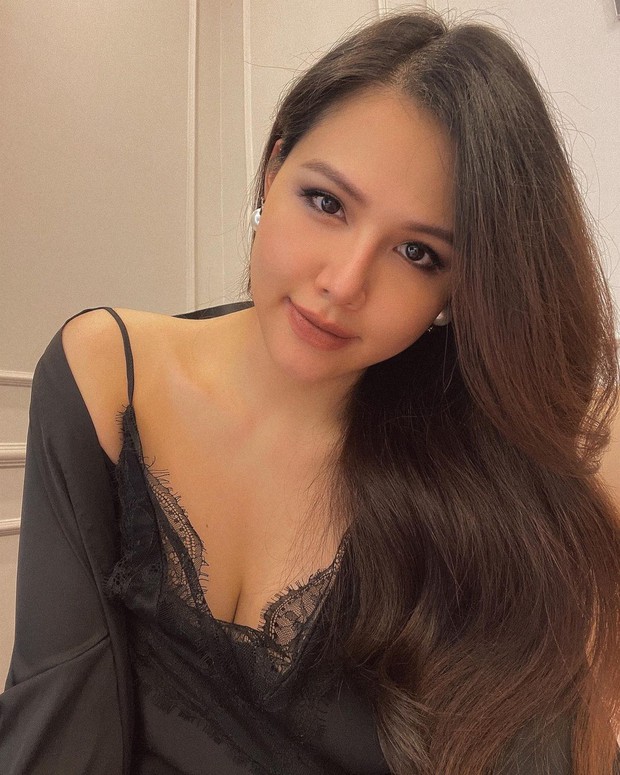 Phu nhân tổng tài tập đoàn nghìn tỷ mới sinh vẫn sexy điên lên, đố ai làm lại chị! - Ảnh 1. Phu nhân tổng tài tập đoàn nghìn tỷ mới sinh vẫn sexy điên lên, đố ai làm lại chị! - Ảnh 1.