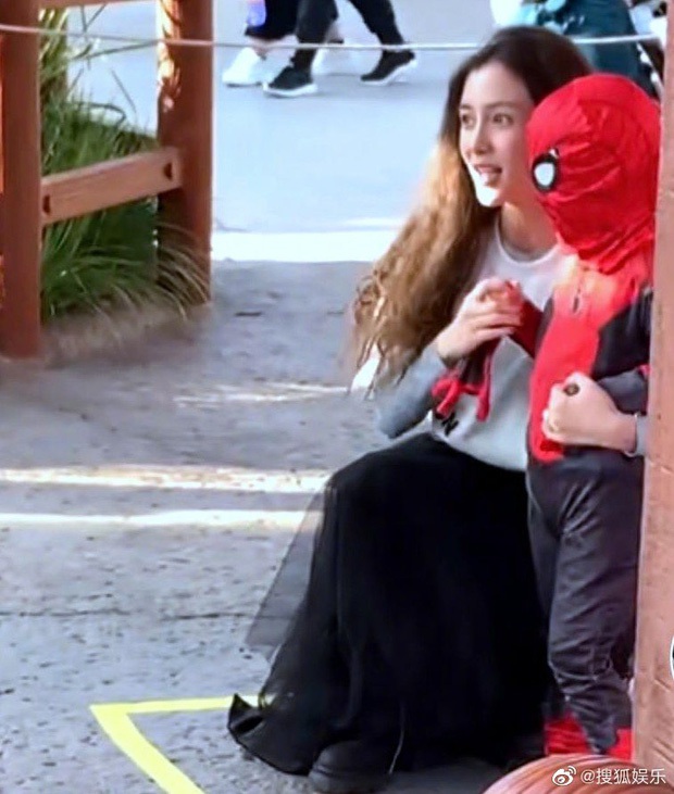 Ảnh cam thường bóc trần visual sao Cbiz: Mỹ nhân 4000 năm lộ dấu vết dao kéo, Dương Mịch nhiều lần gây choáng nhẹ - Ảnh 2. Ảnh cam thường bóc trần visual sao Cbiz: Mỹ nhân 4000 năm lộ dấu vết dao kéo, Dương Mịch nhiều lần gây choáng nhẹ - Ảnh 2.
