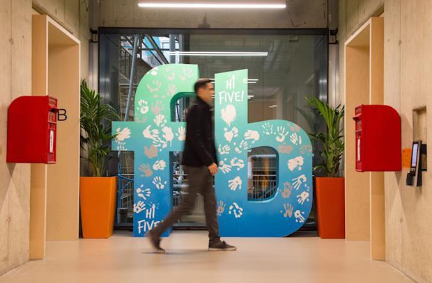 Facebook lùi lịch trở lại văn phòng tới năm 2022 - Ảnh 1. Facebook lùi lịch trở lại văn phòng tới năm 2022 - Ảnh 1.
