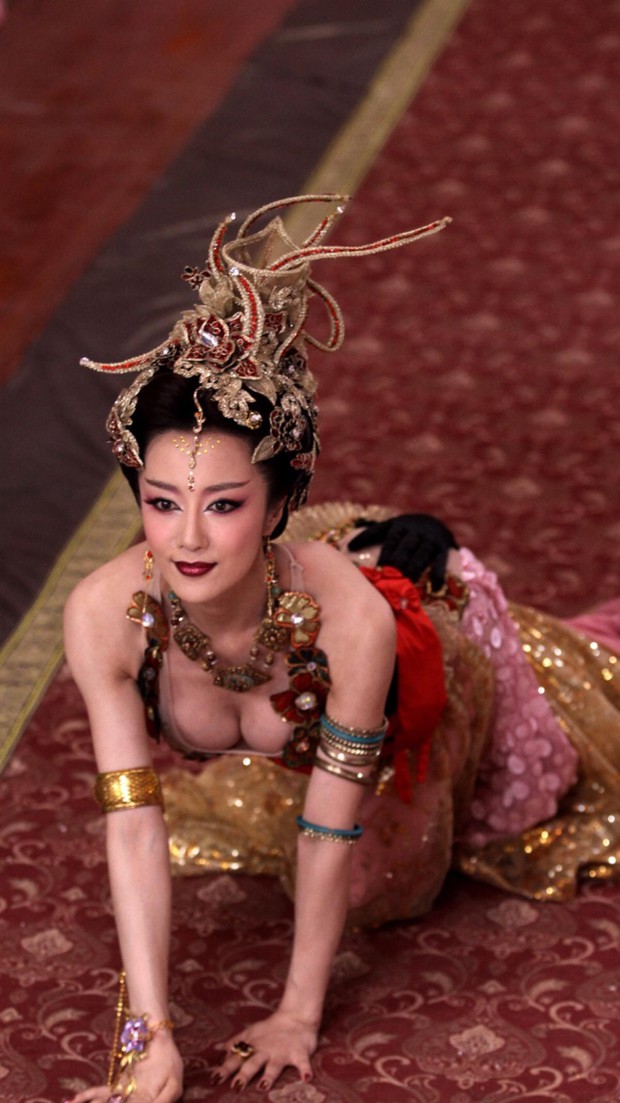 Điểm lại loạt tạo hình cổ trang bức thở của sao Hoa ngữ: Phạm Gia chưa phải nóng bỏng nhất, bản gốc chiếc áo của cô vợ quốc dân Tiểu Hí đã có từ xưa? - Ảnh 11. Điểm lại loạt tạo hình cổ trang bức thở của sao Hoa ngữ: Phạm Gia chưa phải nóng bỏng nhất, bản gốc chiếc áo của cô vợ quốc dân Tiểu Hí đã có từ xưa? - Ảnh 11.