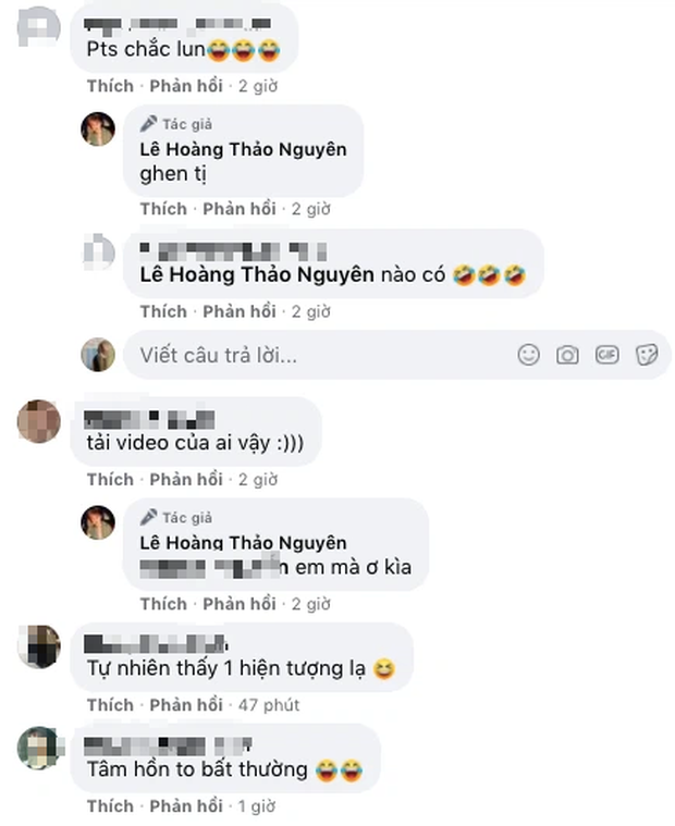 Bị fan chê màn hình phẳng, nữ streamer vừa nhún nhảy vừa kéo áo khoe khéo vòng 1 phập phồng - Ảnh 5. Bị fan chê màn hình phẳng, nữ streamer vừa nhún nhảy vừa kéo áo khoe khéo vòng 1 phập phồng - Ảnh 5.