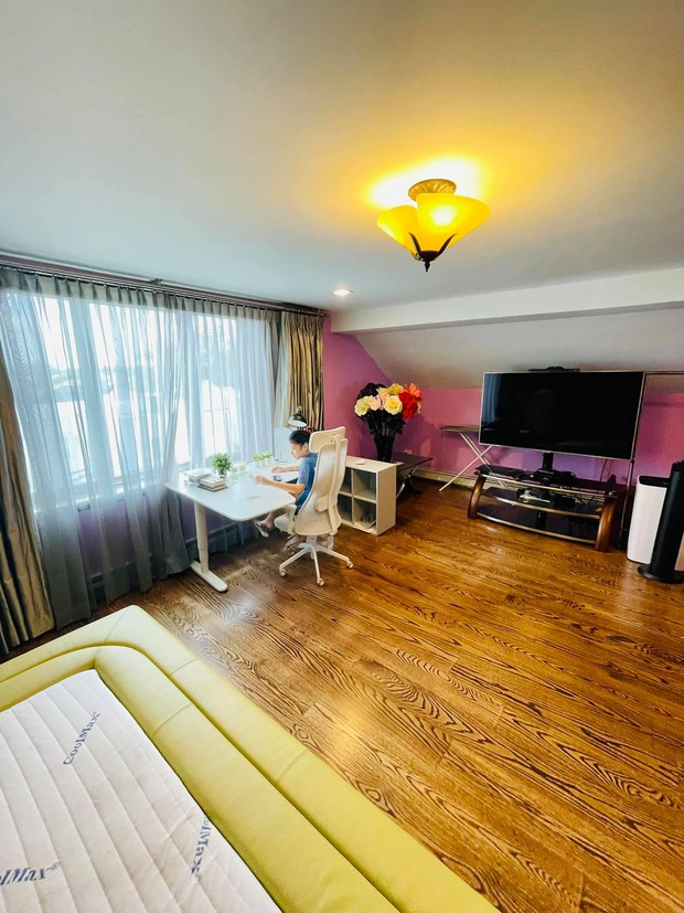 Ái nữ của Trương Ngọc Ánh học online cũng gây sốt với màn khoe chân dài ấn tượng, hé lộ không gian phòng riêng ở Mỹ - Ảnh 4.