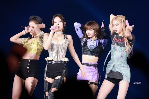 Từ thời Lee Hyori đến giờ mới có 1 nữ idol hạng A khoe vòng 1 ngồn ngộn mà không bị ném đá: Nữ hoàng sexy mới của Kpop đây? - Ảnh 3. Từ thời Lee Hyori đến giờ mới có 1 nữ idol hạng A khoe vòng 1 ngồn ngộn mà không bị ném đá: Nữ hoàng sexy mới của Kpop đây? - Ảnh 3.