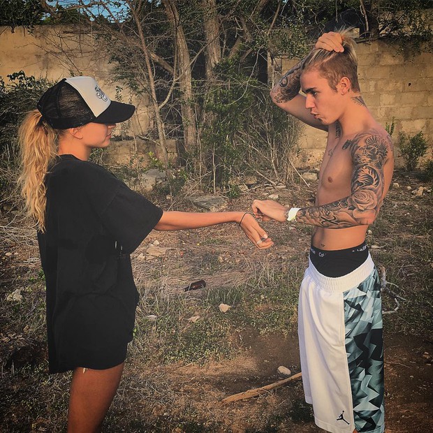 Chuyện tình Justin Bieber và Hailey: Fangirl cuồng Jelena thành chính thất, cưới luôn “Hoàng tử nhạc Pop” và bức hình tiên tri gây sốt - Ảnh 9.