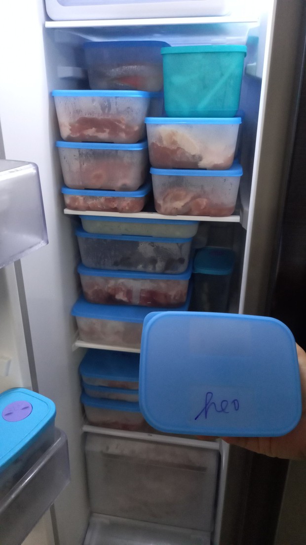 Hội chị em mê bếp nô nức khoe tủ lạnh mùa dịch: Nhiều người sở hữu BST hộp đựng khủng, có chiếc tủ bé xinh nhưng cực sáng tạo - Ảnh 7. Hội chị em mê bếp nô nức khoe tủ lạnh mùa dịch: Nhiều người sở hữu BST hộp đựng khủng, có chiếc tủ bé xinh nhưng cực sáng tạo - Ảnh 7.