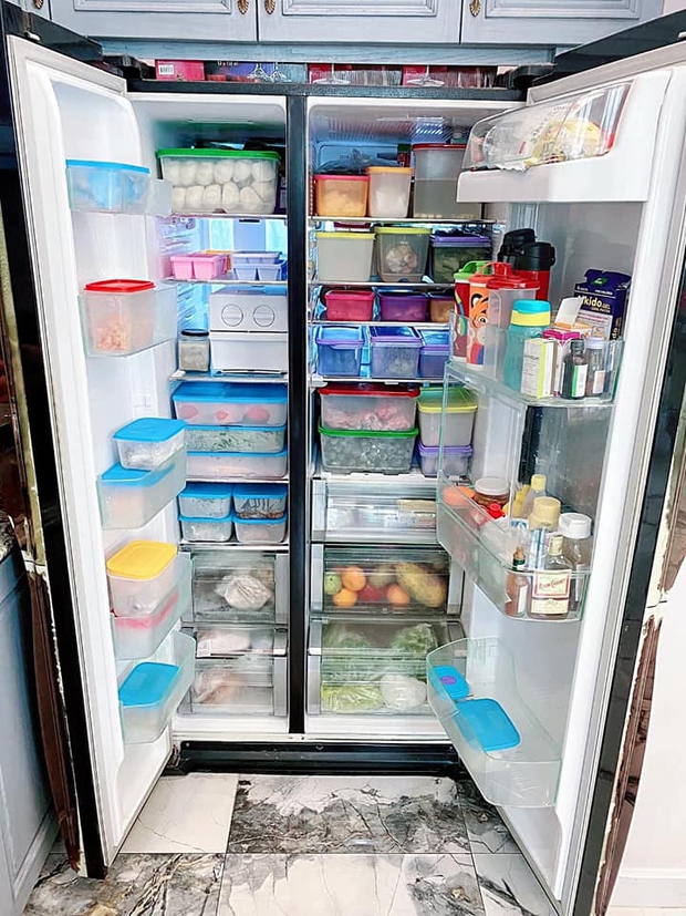 Hội chị em mê bếp nô nức khoe tủ lạnh mùa dịch: Nhiều người sở hữu BST hộp đựng khủng, có chiếc tủ bé xinh nhưng cực sáng tạo - Ảnh 2. Hội chị em mê bếp nô nức khoe tủ lạnh mùa dịch: Nhiều người sở hữu BST hộp đựng khủng, có chiếc tủ bé xinh nhưng cực sáng tạo - Ảnh 2.