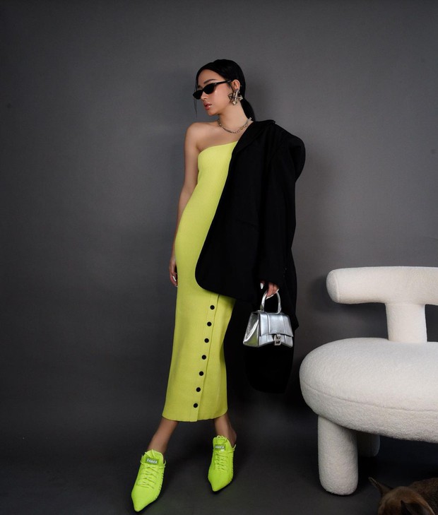 Trên ghế nhà sao Việt: Châu Bùi quất nguyên cây xanh chuối, Lệ Quyên chung tình với đồ tập, team Hoa hậu giản dị đến lạ - Ảnh 3.