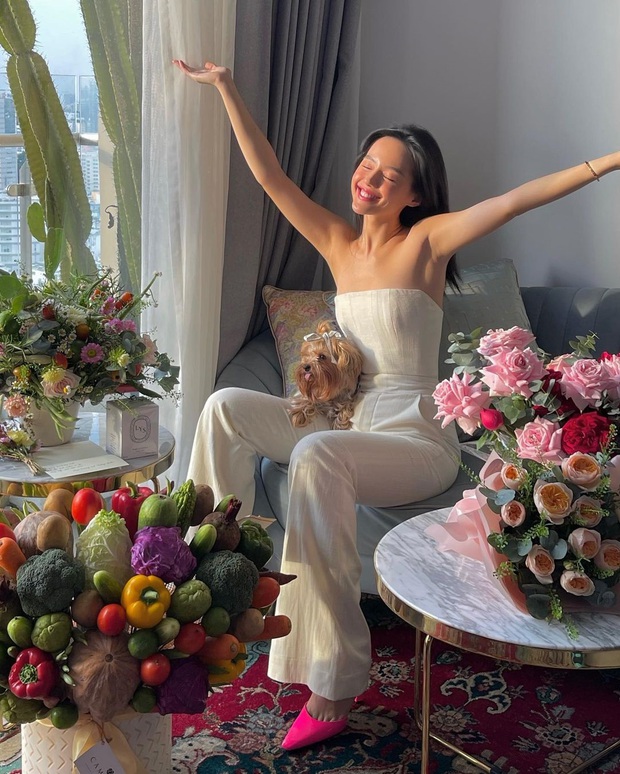 Trên ghế nhà sao Việt: Châu Bùi quất nguyên cây xanh chuối, Lệ Quyên chung tình với đồ tập, team Hoa hậu giản dị đến lạ - Ảnh 2.