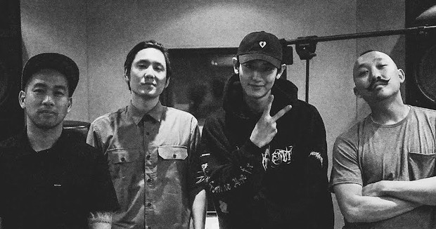 Khung hình gây nổ của sao Hàn và quốc tế: BTS - G-Dragon toàn bạn khủng, ghen tị vì Justin hôn Dara, Loki thân mật với Tiffany - Ảnh 4. Khung hình gây nổ của sao Hàn và quốc tế: BTS - G-Dragon toàn bạn khủng, ghen tị vì Justin hôn Dara, Loki thân mật với Tiffany - Ảnh 4.