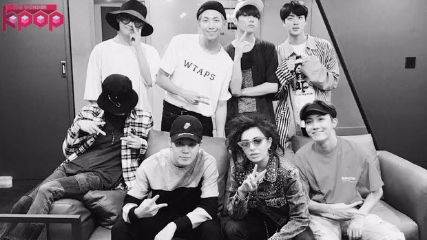 Khung hình gây nổ của sao Hàn và quốc tế: BTS - G-Dragon toàn bạn khủng, ghen tị vì Justin hôn Dara, Loki thân mật với Tiffany - Ảnh 9. Khung hình gây nổ của sao Hàn và quốc tế: BTS - G-Dragon toàn bạn khủng, ghen tị vì Justin hôn Dara, Loki thân mật với Tiffany - Ảnh 9.
