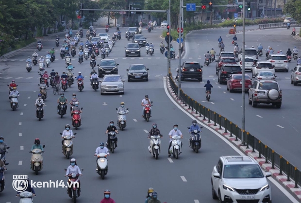 Hà Nội thành lập 6 tổ kiểm tra, xử lý nghiêm người dân ra đường không đúng quy định - Ảnh 1.