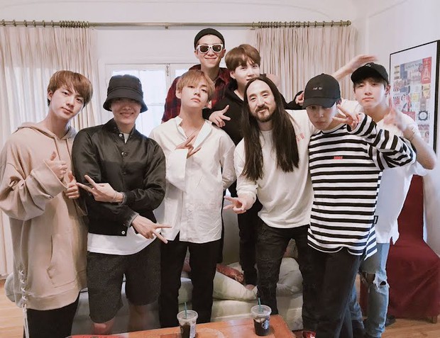 Khung hình gây nổ của sao Hàn và quốc tế: BTS - G-Dragon toàn bạn khủng, ghen tị vì Justin hôn Dara, Loki thân mật với Tiffany - Ảnh 5. Khung hình gây nổ của sao Hàn và quốc tế: BTS - G-Dragon toàn bạn khủng, ghen tị vì Justin hôn Dara, Loki thân mật với Tiffany - Ảnh 5.