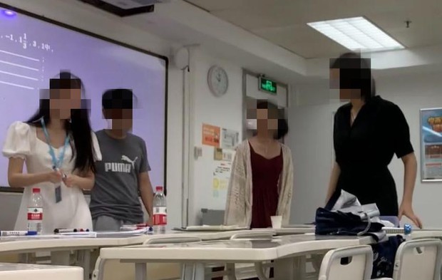 Lò đào tạo giáo viên siêu tốc độ nở rộ ở xứ Trung: Lớp học nhiệt huyết luyện thanh mỗi sáng, đủ trò thử thách khiến nhiều người shock văn hoá - Ảnh 3. Lò đào tạo giáo viên siêu tốc độ nở rộ ở xứ Trung: Lớp học nhiệt huyết luyện thanh mỗi sáng, đủ trò thử thách khiến nhiều người shock văn hoá - Ảnh 3.