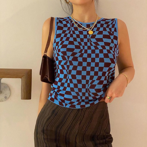 Hết Jisoo, Lisa lại đến Châu Bùi lăng xê áo họa tiết bàn cờ, các nàng tiếc gì 100k để đu theo? - Ảnh 14.