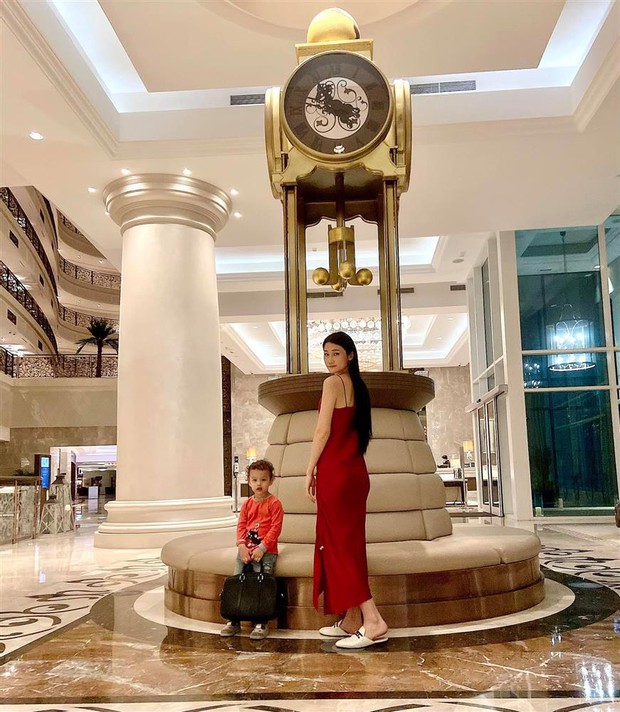 7 gia đình sao Việt chiến thắng Covid-19 ngoạn mục: Lữ Đắc Long - Xuân Nghi kiên cường, quá khâm phục nhà Á hậu 7 người nhiễm - Ảnh 17. 7 gia đình sao Việt chiến thắng Covid-19 ngoạn mục: Lữ Đắc Long - Xuân Nghi kiên cường, quá khâm phục nhà Á hậu 7 người nhiễm - Ảnh 17.