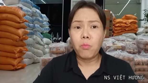 Việt Hương nhắc nhở một đàn anh trong nghề: Chưa biết ai hơn ai nhé - Ảnh 1. Việt Hương nhắc nhở một đàn anh trong nghề: Chưa biết ai hơn ai nhé - Ảnh 1.
