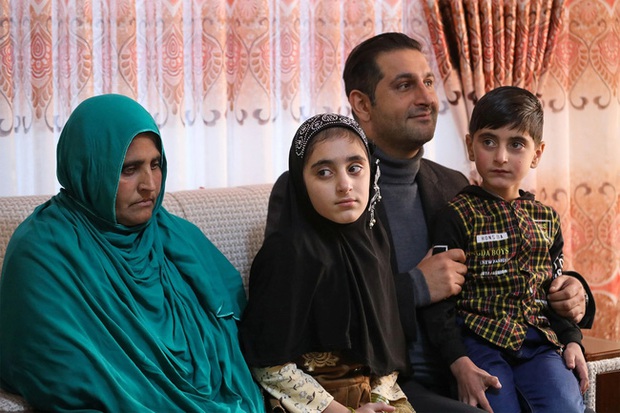 Cô gái Afghanistan trong tấm hình nổi tiếng thế giới: Phía sau đôi mắt hút hồn chứa đựng số phận nghiệt ngã của đứa trẻ tị nạn mồ côi - Ảnh 7. Cô gái Afghanistan trong tấm hình nổi tiếng thế giới: Phía sau đôi mắt hút hồn chứa đựng số phận nghiệt ngã của đứa trẻ tị nạn mồ côi - Ảnh 7.