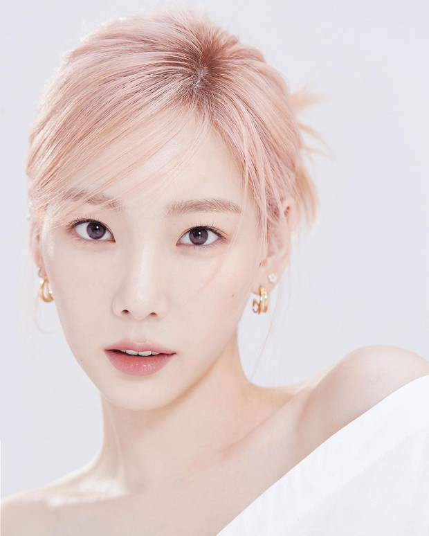 Taeyeon sắp vượt Yoona thành nữ thần của SNSD hay gì? Nhìn bộ ảnh mới khoe nhan sắc 32 tuổi như 23 mà xém xỉu vì sốc visual - Ảnh 3. Taeyeon sắp vượt Yoona thành nữ thần của SNSD hay gì? Nhìn bộ ảnh mới khoe nhan sắc 32 tuổi như 23 mà xém xỉu vì sốc visual - Ảnh 3.