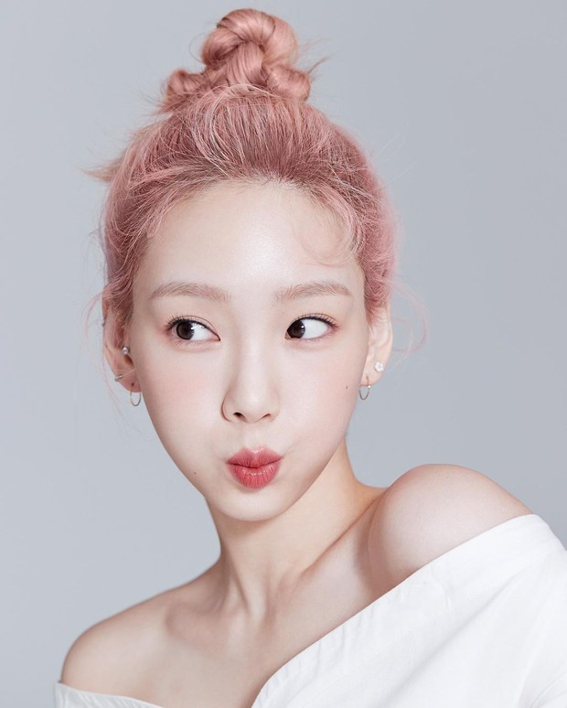 Taeyeon sắp vượt Yoona thành nữ thần của SNSD hay gì? Nhìn bộ ảnh mới khoe nhan sắc 32 tuổi như 23 mà xém xỉu vì sốc visual - Ảnh 4. Taeyeon sắp vượt Yoona thành nữ thần của SNSD hay gì? Nhìn bộ ảnh mới khoe nhan sắc 32 tuổi như 23 mà xém xỉu vì sốc visual - Ảnh 4.