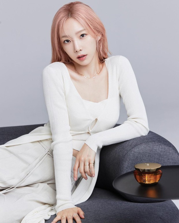 Taeyeon sắp vượt Yoona thành nữ thần của SNSD hay gì? Nhìn bộ ảnh mới khoe nhan sắc 32 tuổi như 23 mà xém xỉu vì sốc visual - Ảnh 5. Taeyeon sắp vượt Yoona thành nữ thần của SNSD hay gì? Nhìn bộ ảnh mới khoe nhan sắc 32 tuổi như 23 mà xém xỉu vì sốc visual - Ảnh 5.
