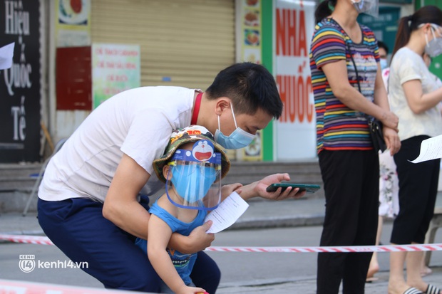 Hà Nội: Bắt đầu lấy mẫu xét nghiệm Covid-19 cho 19.000 cư dân Linh Đàm - Ảnh 11.