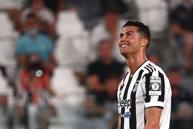 Ronaldo lên tiếng cực gắt sau khi nằm không cũng dính những tin đồn thiếu tôn trọng, nghe mà thấm từng câu từng chữ - Ảnh 1. Ronaldo lên tiếng cực gắt sau khi nằm không cũng dính những tin đồn thiếu tôn trọng, nghe mà thấm từng câu từng chữ - Ảnh 1.
