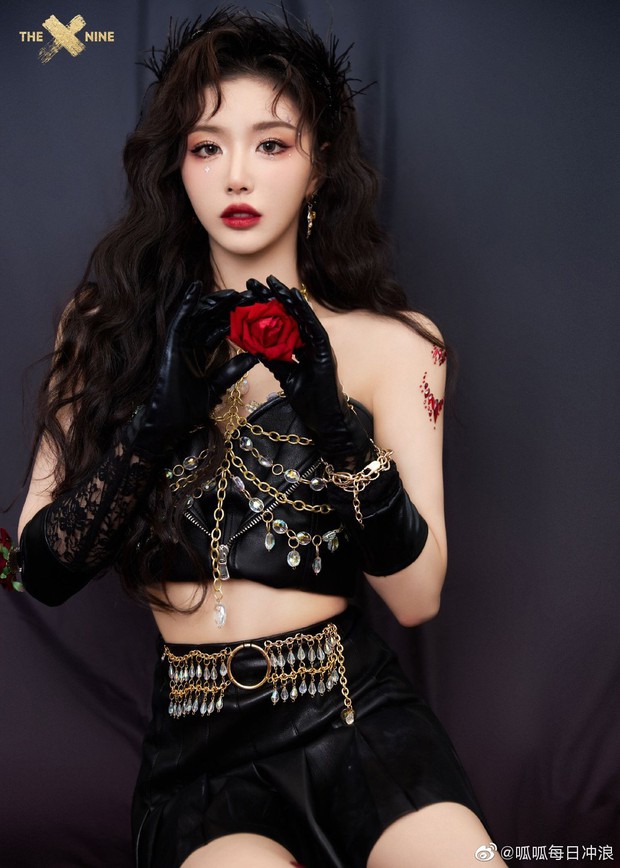 Màn đọ sắc cực gắt giữa 2 nàng học trò của Lisa: Ngu Thư Hân sexy ngút ngàn, ai dè vẫn bị Khổng Tuyết Nhi lấn lướt - Ảnh 8.