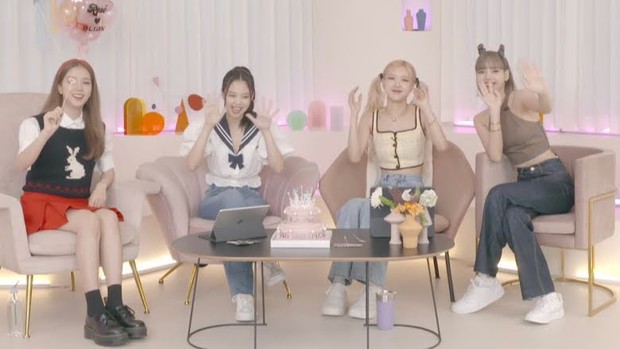 BLACKPINK kể lại khoảnh khắc bùng cháy khi quay MV Playing With Fire, Lisa còn bị tro bám lên mặt mà không hiểu chuyện gì xảy ra - Ảnh 1.