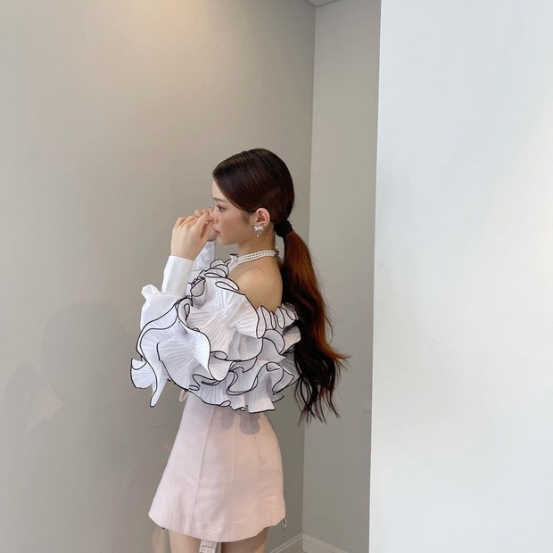 Đồ local brand sao Việt vừa diện: Nhiều món bánh bèo siêu xinh, giá cực “êm” chỉ từ 200k - Ảnh 3.