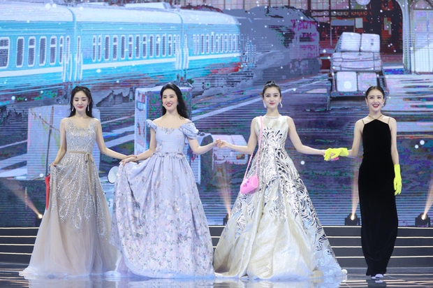 Sao Hoa ngữ chung khung hình: Dương Tử bị át vía liên hoàn, Lưu Diệc Phi cũng chẳng khá hơn, nhưng có một bộ ảnh netizen chẳng chê được ai - Ảnh 1. Sao Hoa ngữ chung khung hình: Dương Tử bị át vía liên hoàn, Lưu Diệc Phi cũng chẳng khá hơn, nhưng có một bộ ảnh netizen chẳng chê được ai - Ảnh 1.