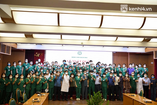 Ảnh: 230 sinh viên và giảng viên Cao đẳng Y tế Bạch Mai lên đường vào TP.HCM hỗ trợ chống dịch - Ảnh 6.